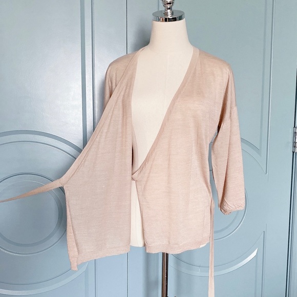 Carriere Studio Beautiful Lightweight Beige Wrap - Picture 6 of 14